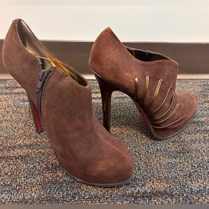 Paris Hilton Vamp Bootie in brown